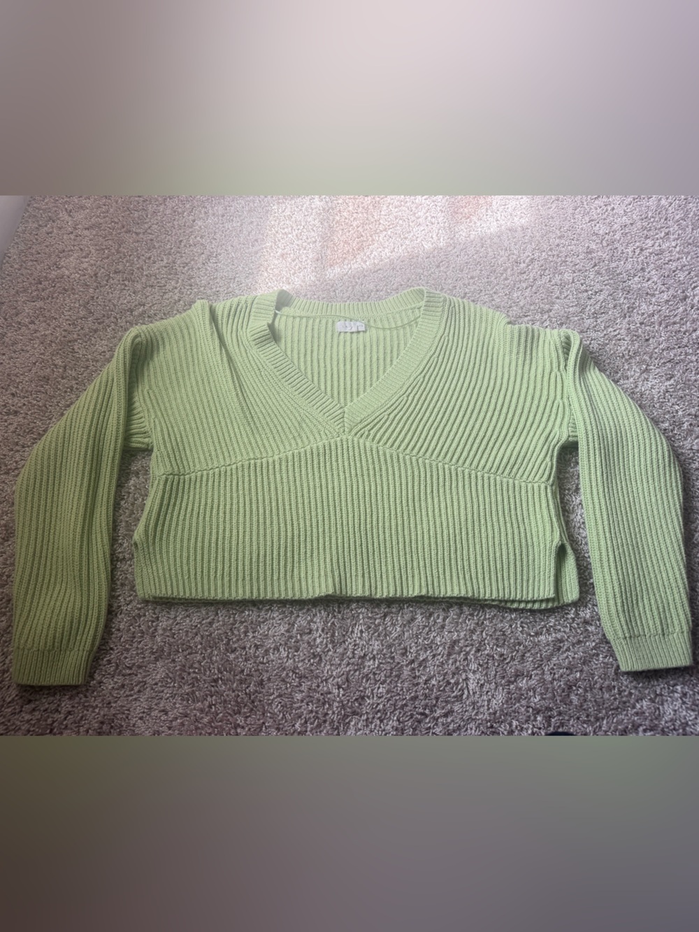 La Hearts Ribbed V-Neck Cropped Sweater - Light Green